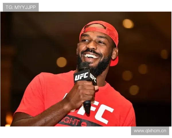 乔恩·琼斯居然把健身房当家了？天天打卡连女朋友都快见不到了吧！