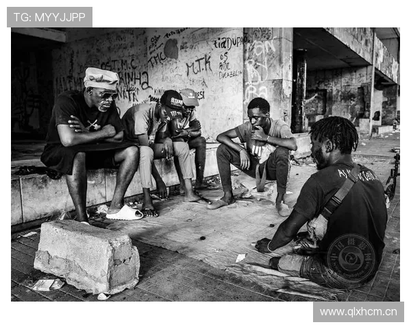 如果把蔡赟放进豪门剧，赛场金表配回家旧拖鞋那反差画面直接笑趴我