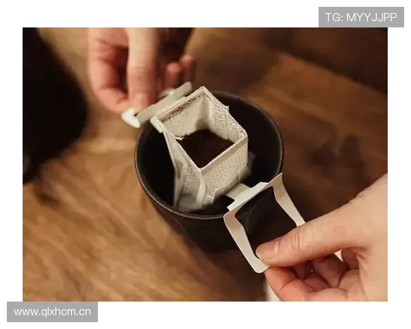 朱雪莹训练完顺手买个包，我加班三天都不够她喝杯咖啡