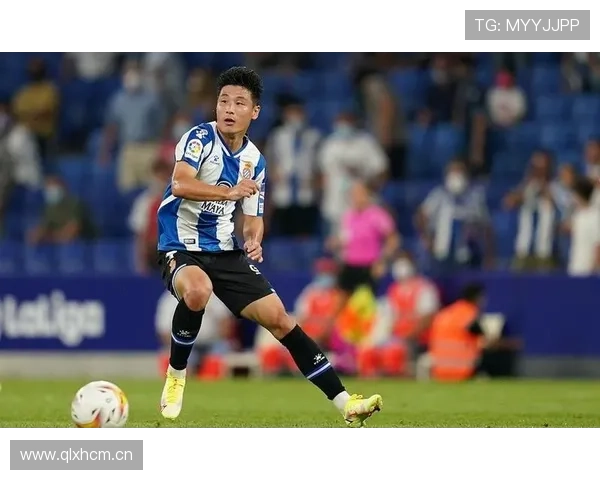 武磊拎菜袋比我半个月工资贵，路人那表情笑死我了